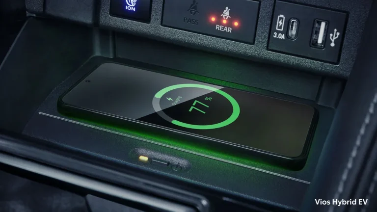 High-Speed Qi Compatible Wireless Charger & USB Type-C Ports